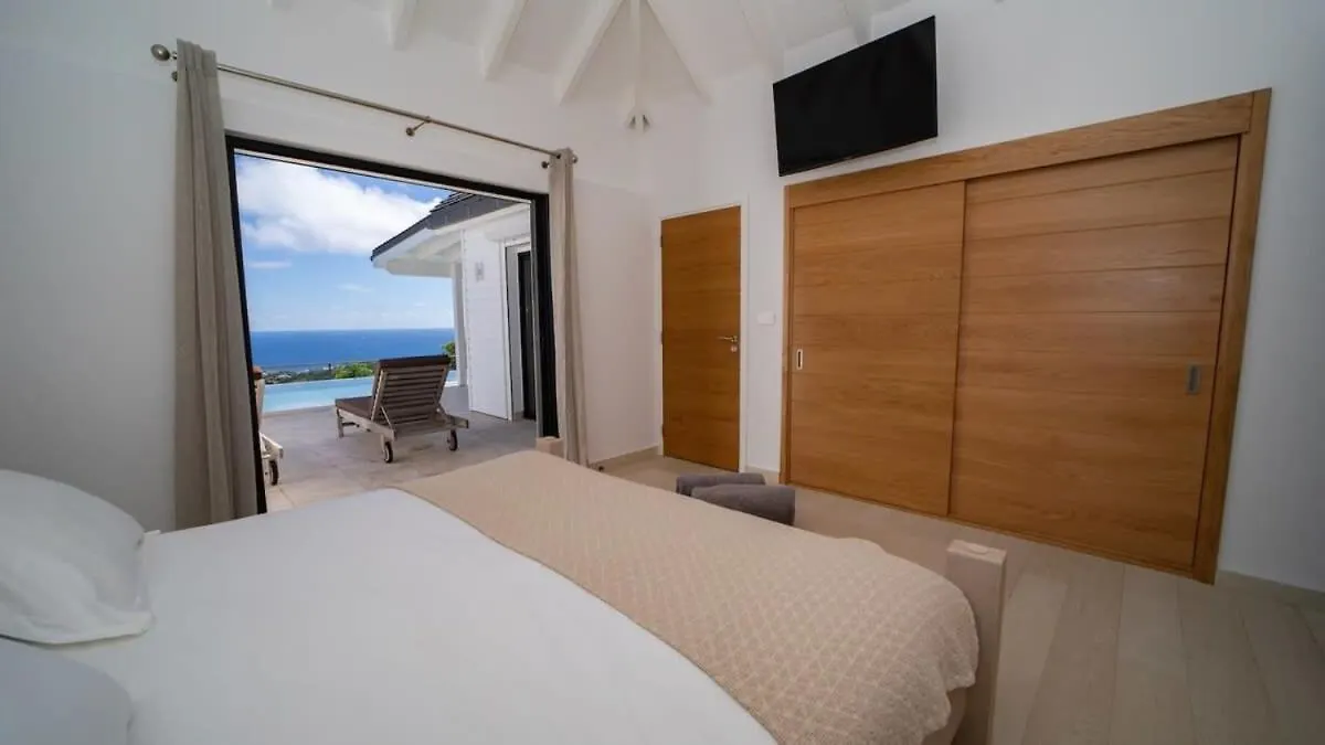 Refreshing Grand Villa Near Shops And Beaches غوستافي